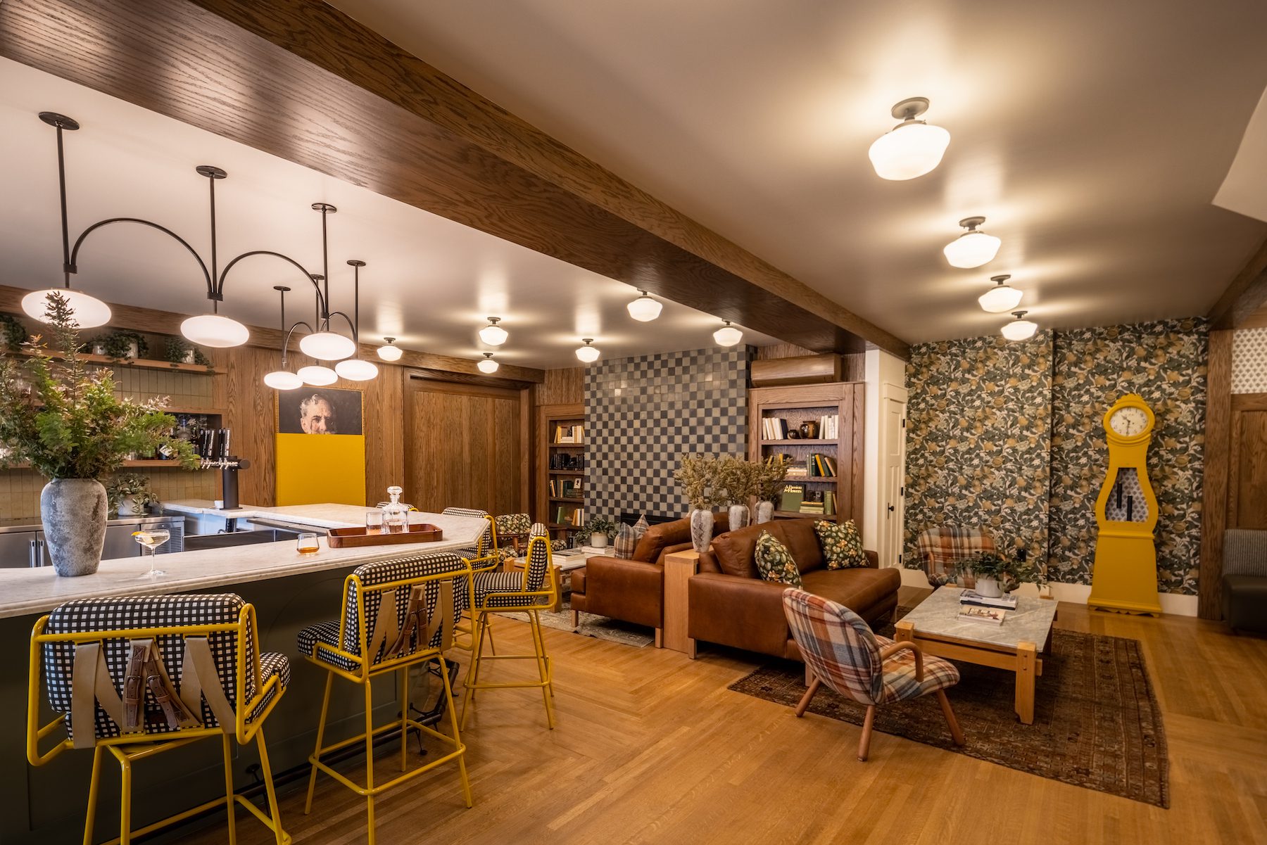 Bar & Lounge Area